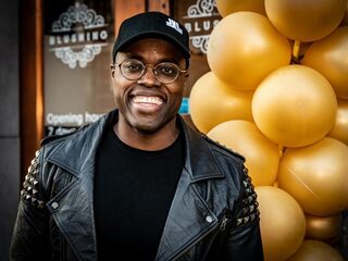 Jandino is voor even museumdirecteur: 'Ik laat de achterdeur open'