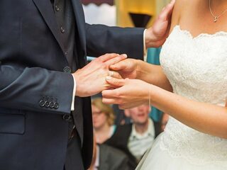 Corona-uitbraak of niet, Jeanine gaat vandaag gewoon trouwen