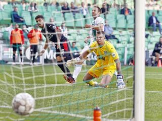 PSV verslaat FC Groningen, terugkeer Robben van korte duur