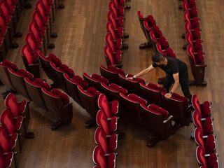 Half januari mogelijk proeven met voetbalwedstrijden, bioscopen en evenementen