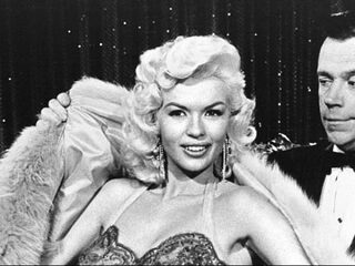 Deze Dag Toen: Jayne Mansfield neemt aftrap Sparta-DOS