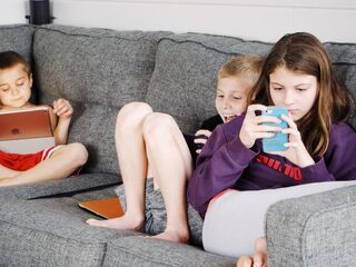 Wat zijn de gevaren van lang naar een beeldscherm kijken?