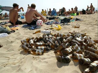 Podcast De Dag: Hoe 'zuiptoeristen' vakantie nemen van coronaregels