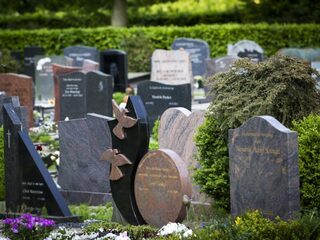 KiFiD en Consumentenbond onderzoeken uitvaartverzekeraar Yarden