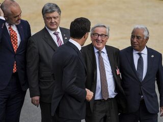 'Wankelende Juncker niet geschikt voor zijn baan'