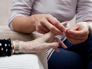 Mantelzorger én aan het werk: 'Door bureaucratie is hulp krijgen lastig'