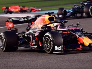 Max Verstappen wint saaie laatste race van het seizoen