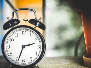 Fris wakker worden? Waarom je de wekker voortaan beter uit kunt laten