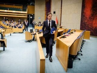 Rutte overleeft motie van wantrouwen na aftreden Zijlstra