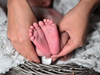 Ongehuwde moeders moesten gedwongen hun kind afstaan