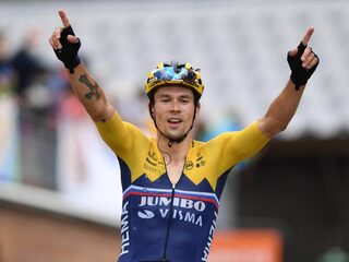 Roglic wint tweede rit Dauphiné: 'Een staaltje machtsvertoon'