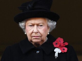 'Koningin Elizabeth zit voor joker tijdens haar toespraak'