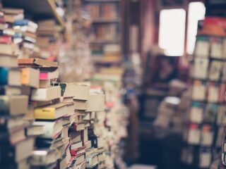 Leestip van Aldith Hunkar en Roos Moggré: 'Je kunt beter poëzie lezen dan in therapie gaan'