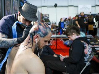 Tattoo's in het gezicht nemen toe: 'Als wij als artiest er niet achterstaan, gebeurt het niet'