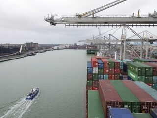 Havenwethouder Rotterdam: Kabinet moet niet lullen maar poetsen