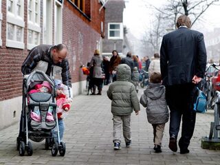 Emancipatie stijgt langzaam - 1/3 van vrouwen nog steeds afhankelijk van de man