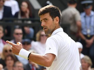 Djokovic wint groots gevecht met Federer en pakt vijfde Wimbledon-titel