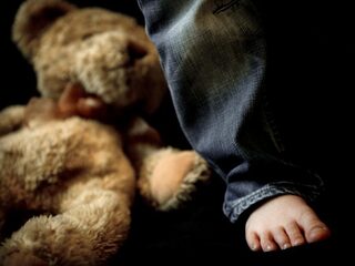 Podcast De Dag: wat doet verwaarlozing met een kind?