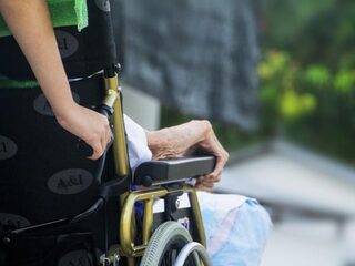 Staatssecretaris Van Rijn: ‘Het gaat de goede kant op in de ouderenzorg’