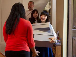 Er zit een vieze nasmaak aan de Netflix-serie Tidying Up with Marie Kondo