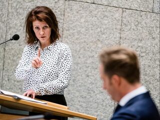 Coronaminister Hugo de Jonge: 'Dikke stront door een trechter'