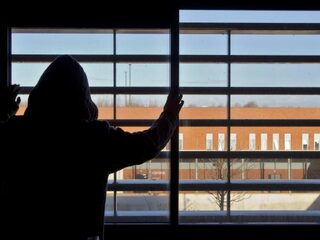 Geert Snel neemt minderjarige verdachten in huis