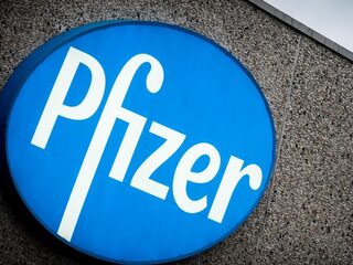 Medisch directeur Pfizer: ons vaccin hopelijk volgend maand in koelkast huisarts