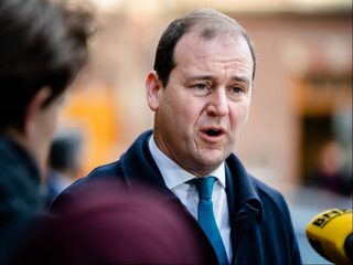 Asscher trekt zich terug als lijsttrekker PvdA