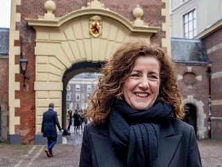 Minister Van Engelshoven maakt zich zorgen om vrouwenrechten