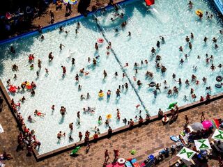 Waarom gaan we massaal tegelijk met vakantie?