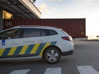 OM: van corruptie verdachte douanier is betrokken bij meer drugstransporten