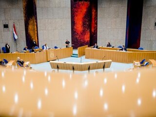 Stand.nl: Politici zijn te veel met zichzelf bezig