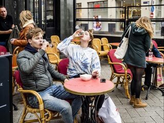 Terrasverwarming moet verboden worden: 'Gedoogde waanzin'