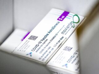 Nederland stopt uit voorzorg tijdelijk met inenten met AstraZeneca-vaccin