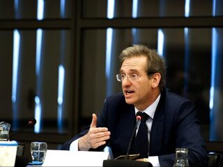 'Stap niet uit de euro, maar maak wel nieuwe afspraken'