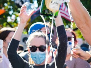 Het is nog geen tijd voor een corona-eindfeest