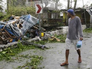 Orkaan Mangkhut verwoest tienduizenden huizen op Filipijnen