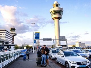 Advies Remkes: luchtvaart mag alleen groeien als uitstoot stikstof daalt