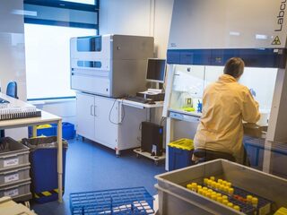 'MKB kan kabinet helpen met meer laboratoria en sneller testen'