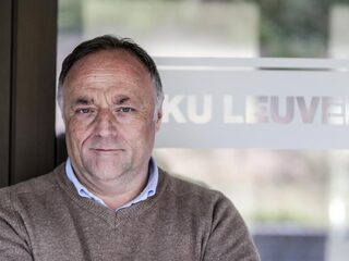 Marc van Ranst adviseert: avondklok in Nederland én grenzen dicht