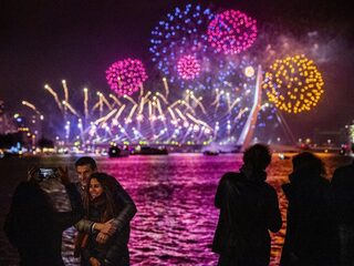 Meer dan de helft van het vuurwerkletsel wordt veroorzaakt door siervuurwerk