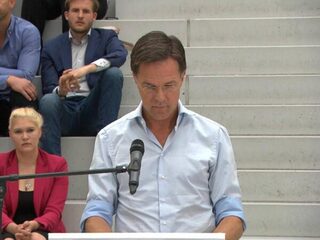 Premier Rutte opent aanval op 'zolderkamergeleerde' Baudet