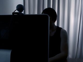 Die enorme groep kinderpornokijkers, wie zijn dat?