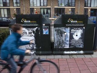 Tussen jouw ingezamelde kleding liggen soms eieren, smurrie of een dode hond