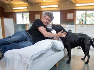 Herman helpt veteranen met PTSS: 'Met buddyhond pakken ze hun leven weer op'