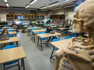 Stand.nl: Een brede brugklas van drie jaar is een goed idee