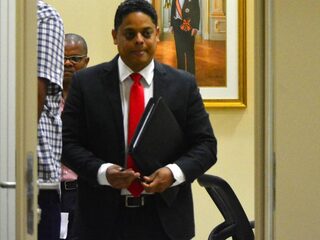 Politici op Curaçao, Aruba en Sint-Maarten moeten inleveren in ruil voor Nederlandse coronasteun