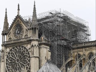 Podcast De Dag: waarom de brand in de Notre-Dame Frankrijk in de ziel raakt