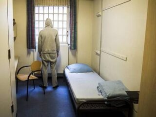 Minister kondigt zwaardere straffen voor wraakporno aan