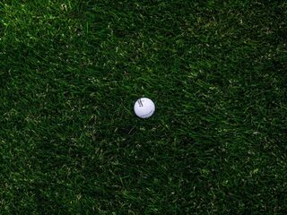 Golfen vanuit je rolstoel met één arm